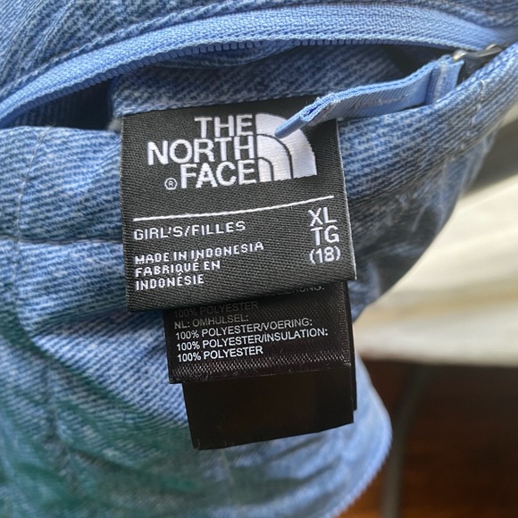 The North Face Girls Reversible Mossbud Jacket - Picture 2 of 10